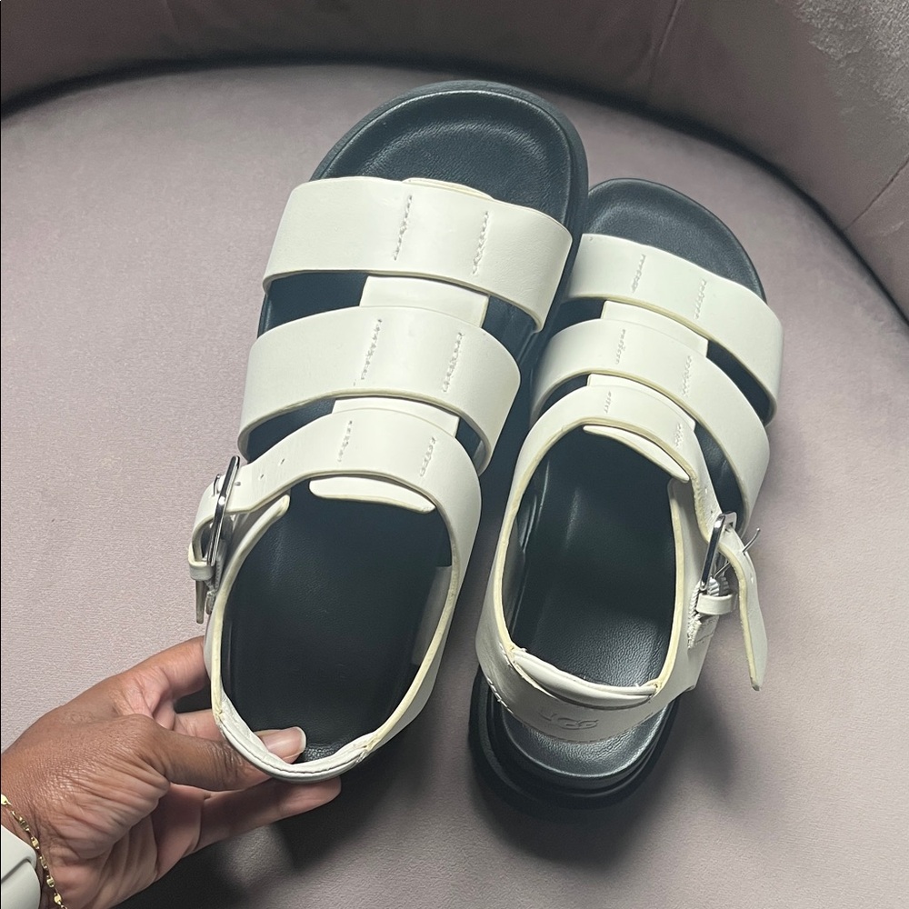 UGG Capitelle Leather Strap EVA Fisherman
Chunky Sandals